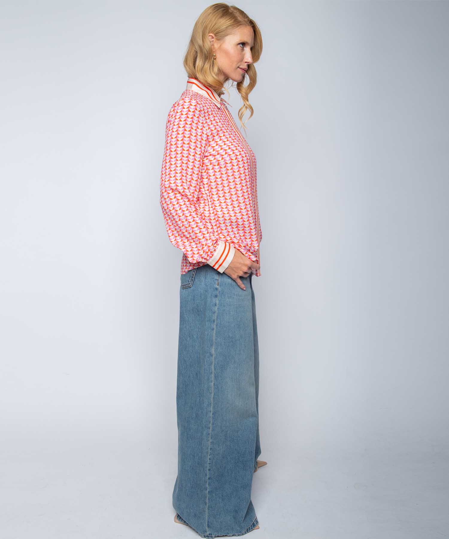 Emily van den Bergh Bluse im geometrischen Bordürendruck