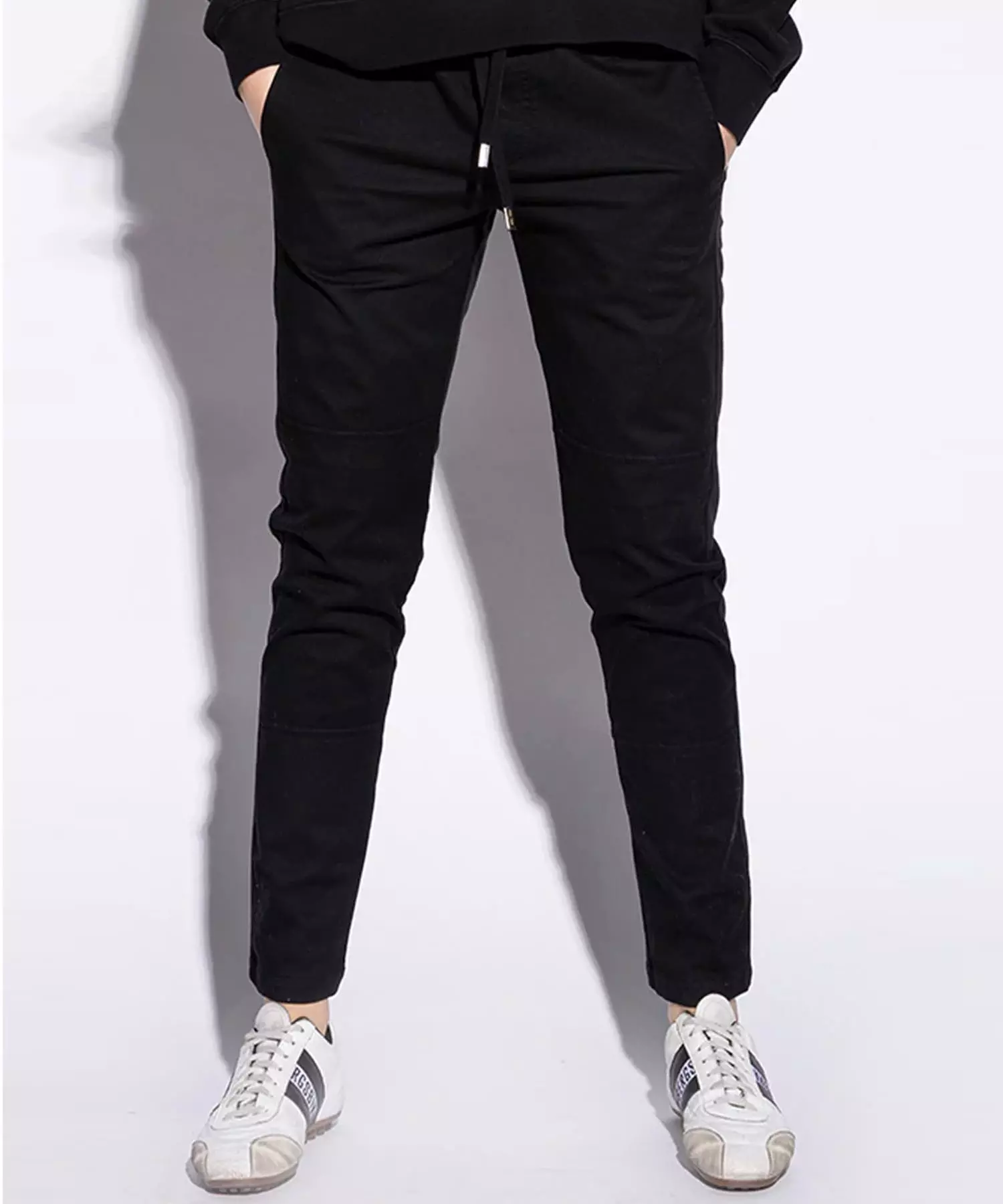 Hose You Two im Materialmix in schwarz