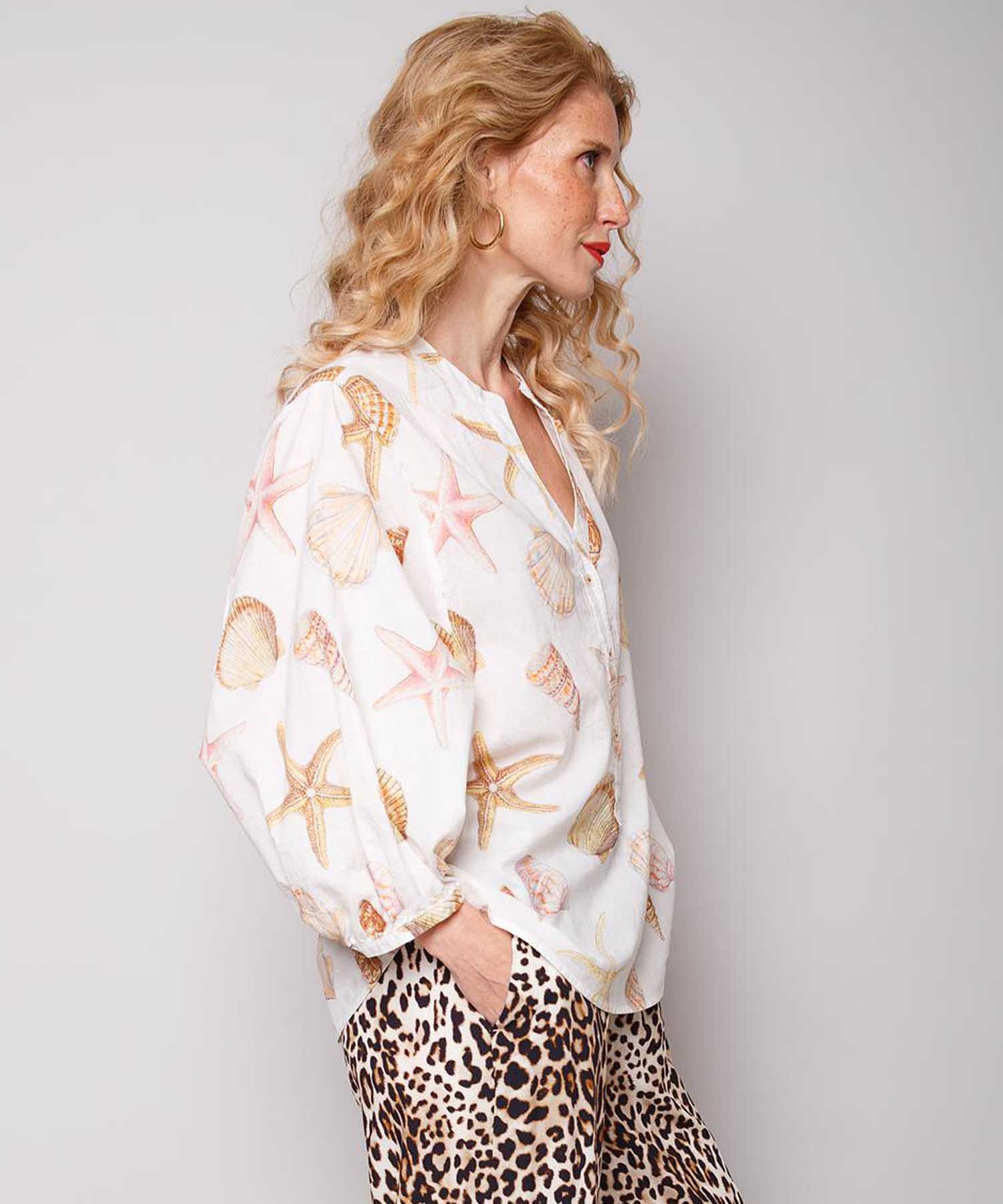 Emily van den Bergh Bluse aus reiner Baumwolle mit Seashell-Print | Modehaus Wörmann