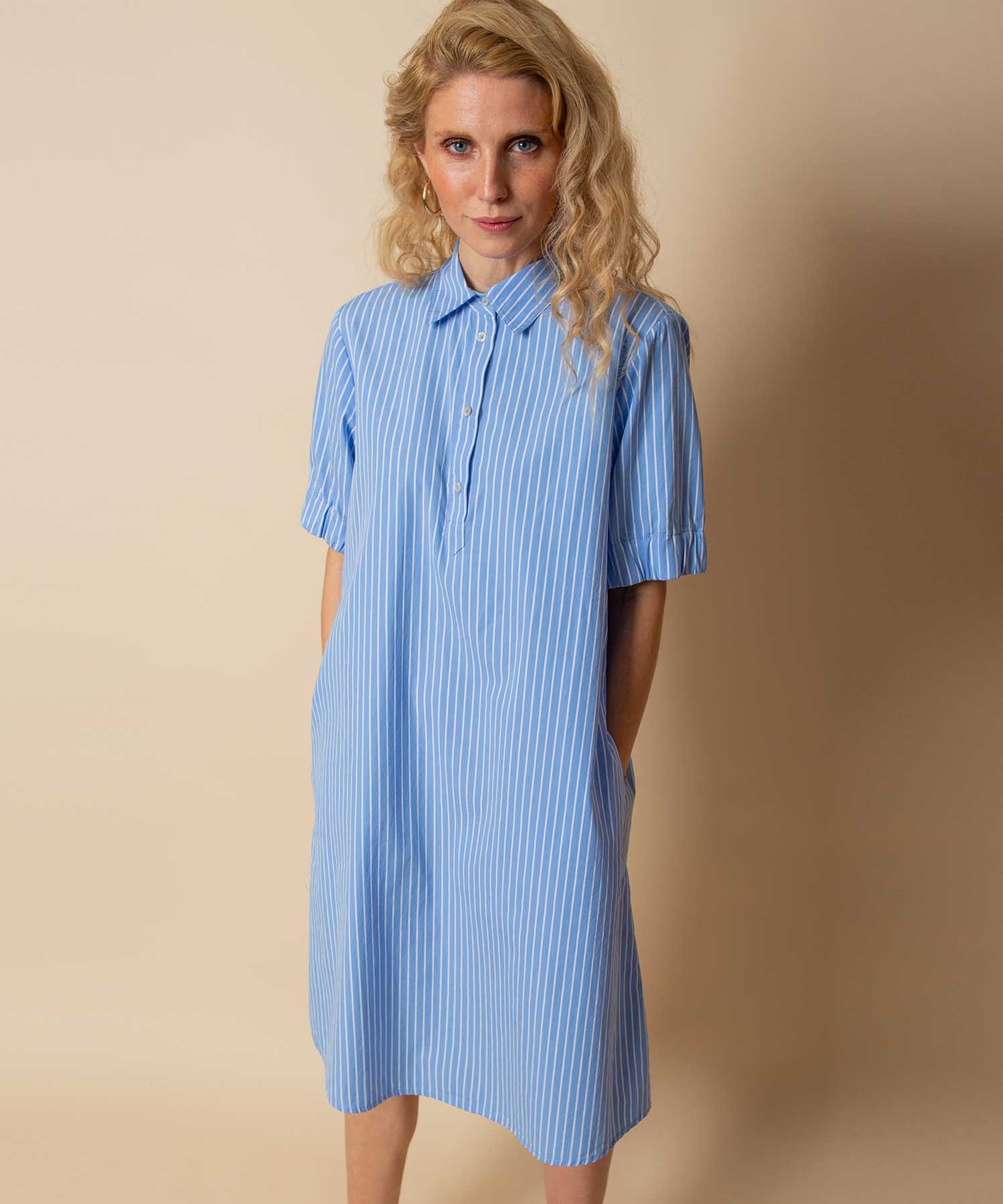Emily van den Bergh Streifenkleid aus reiner Baumwolle in Blau | Modehaus Wörmann