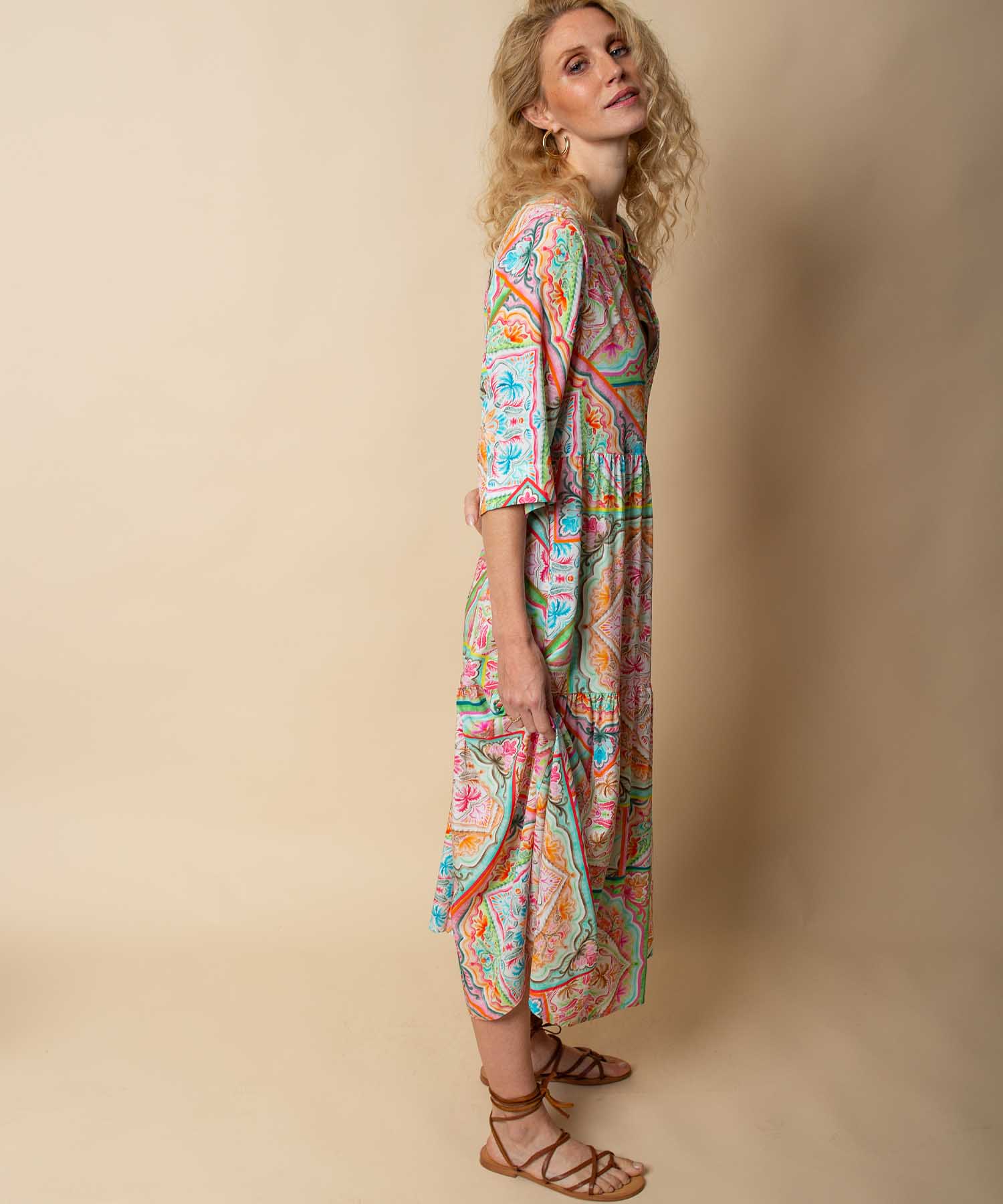 Emily van den Bergh Boho Stufenkleid aus reiner Viskose mit Multicolour Tuch Print | Modehaus Wörmann