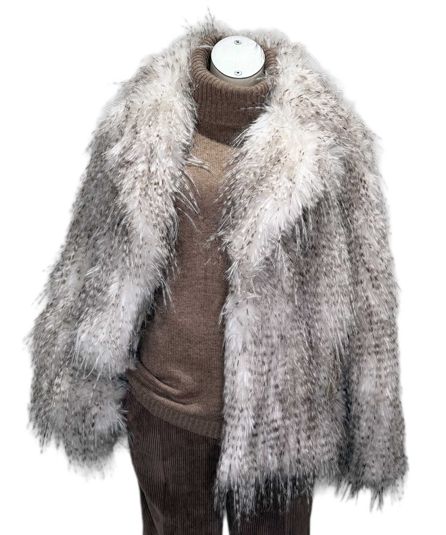 Elegante Damen Kunstpelzjacke von Grace mit Schalkragen Elegante Damen Kunstpelzjacke von Grace mit Schalkragen