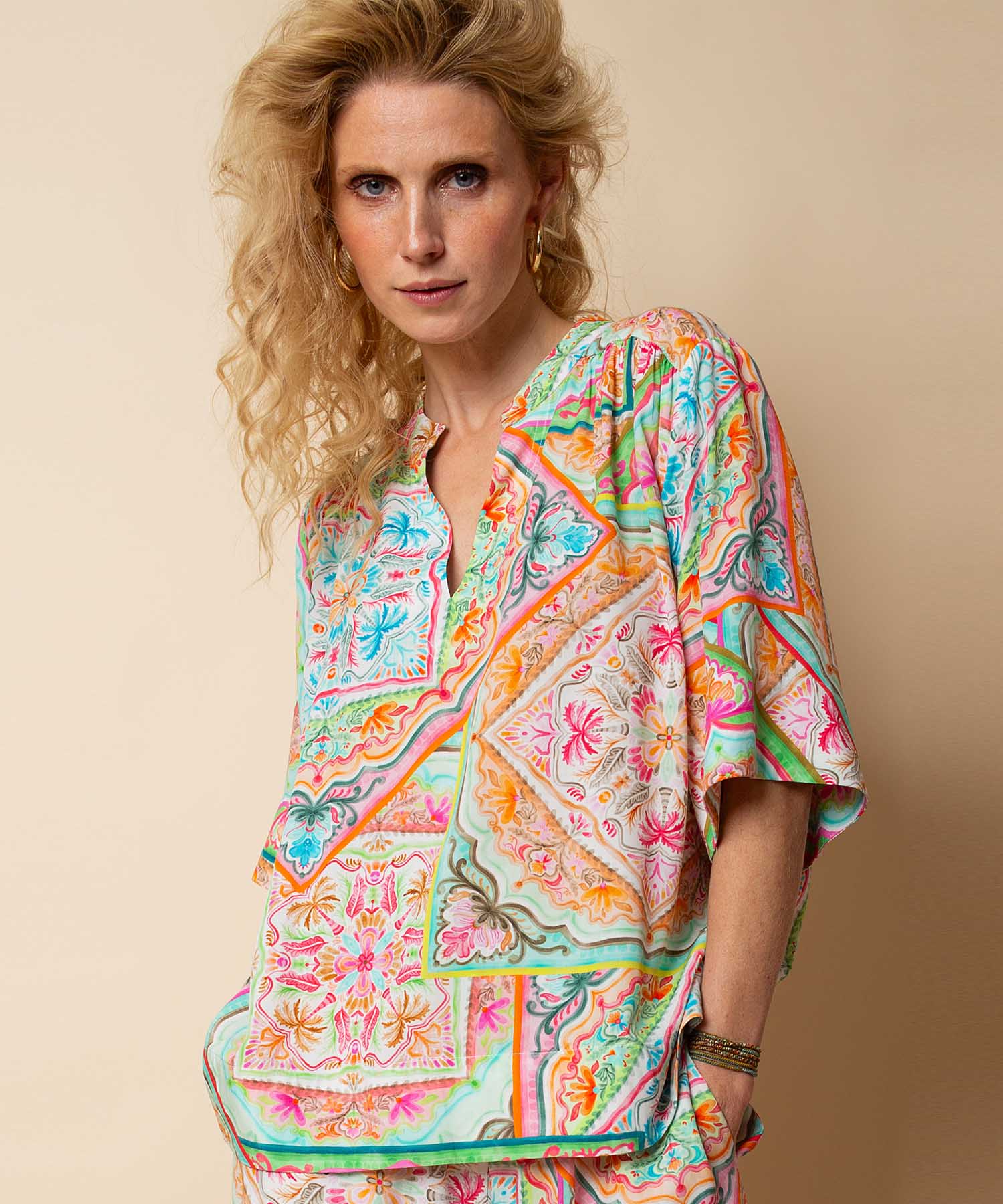 Emily van den Bergh Tunika Bluse aus reiner Viskose mit Multicolour Tuch Print | Modehaus Wörmann
