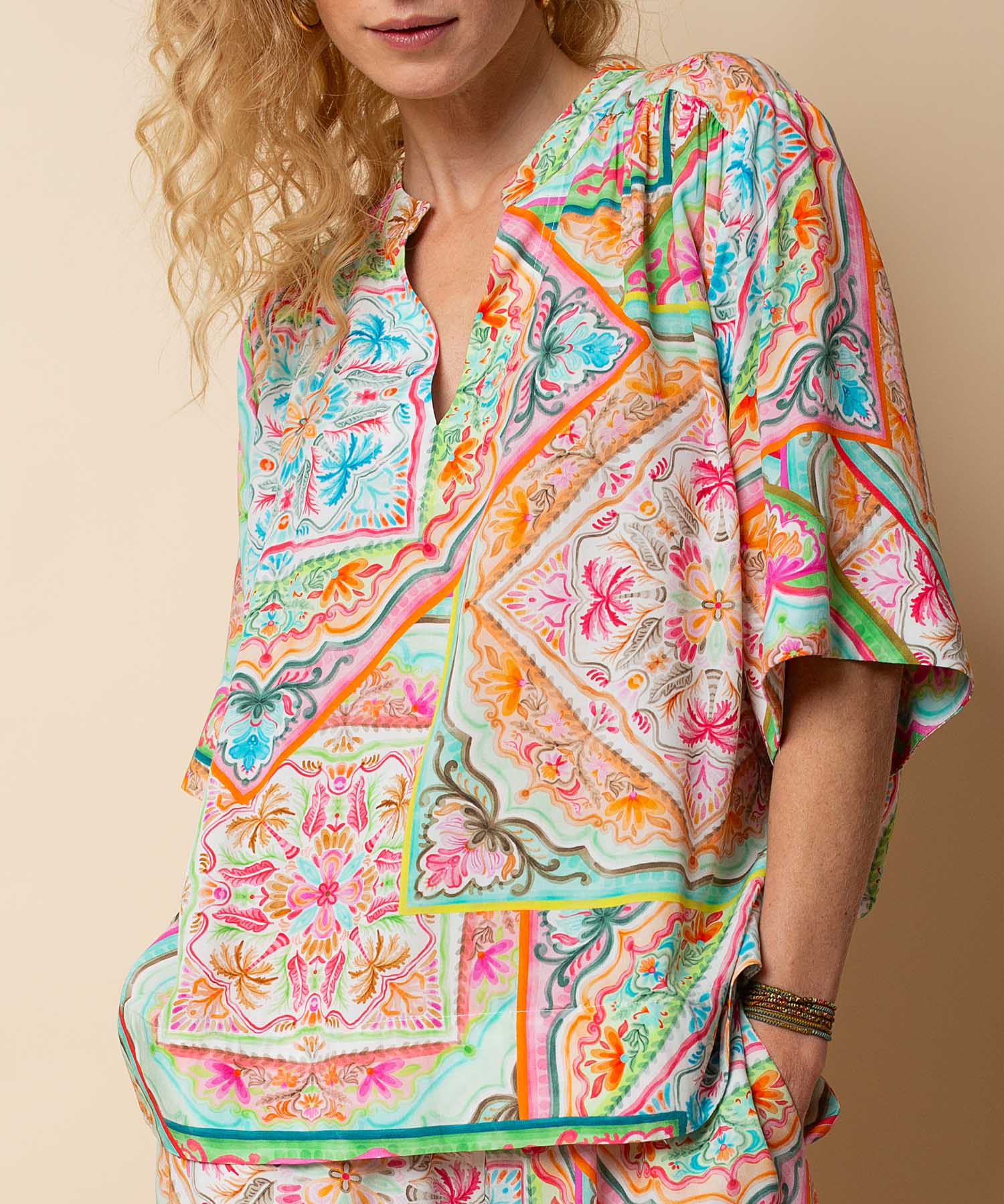 Emily van den Bergh Tunika Bluse aus reiner Viskose mit Multicolour Tuch Print | Modehaus Wörmann