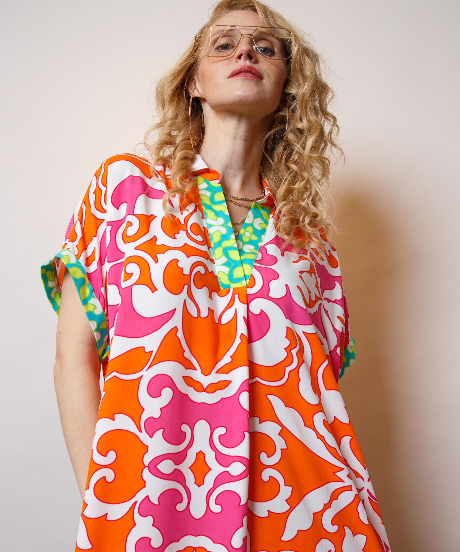 Emily van den Bergh Kleid im Bordüren Druck