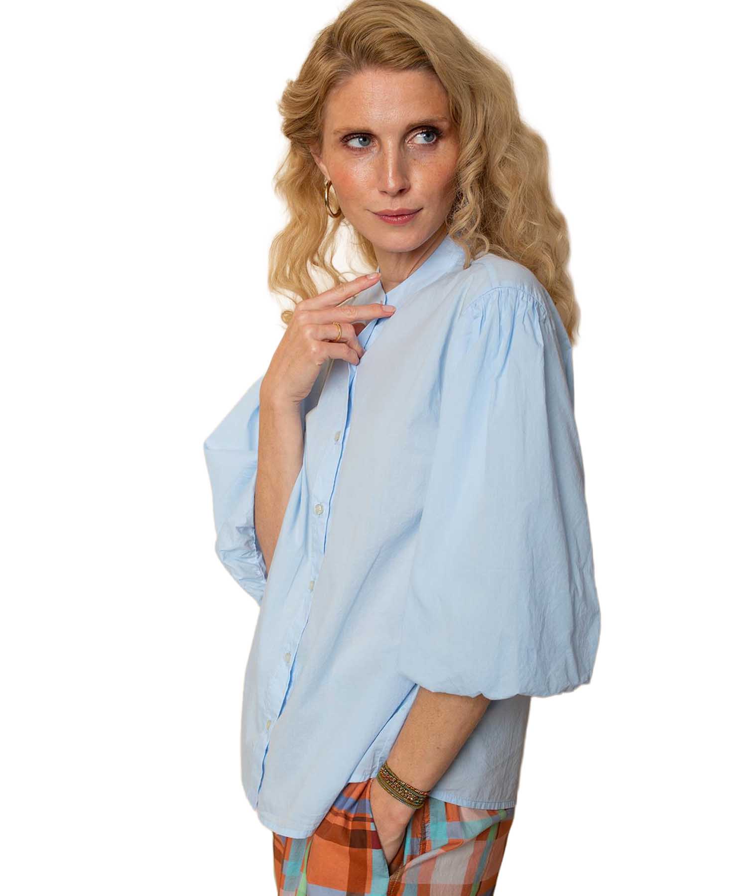 Emily van den Bergh Bluse mit Stehkragen und Ballonärmeln in Hellblau | Modehaus Wörmann