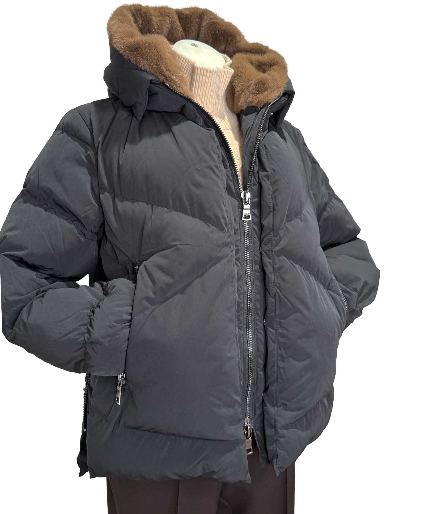 Blonde No. 8 Steppjacke SNOW – warme Damenjacke in schwarz mit Kapuze und Kunstfell Blonde No. 8 Steppjacke SNOW – warme Damenjacke in schwarz mit Kapuze und Kunstfell