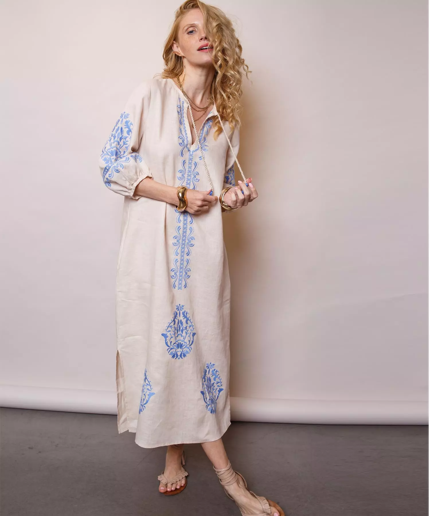 Emily van den Bergh sommerliches Kleid mit Stickerei aus Leinen