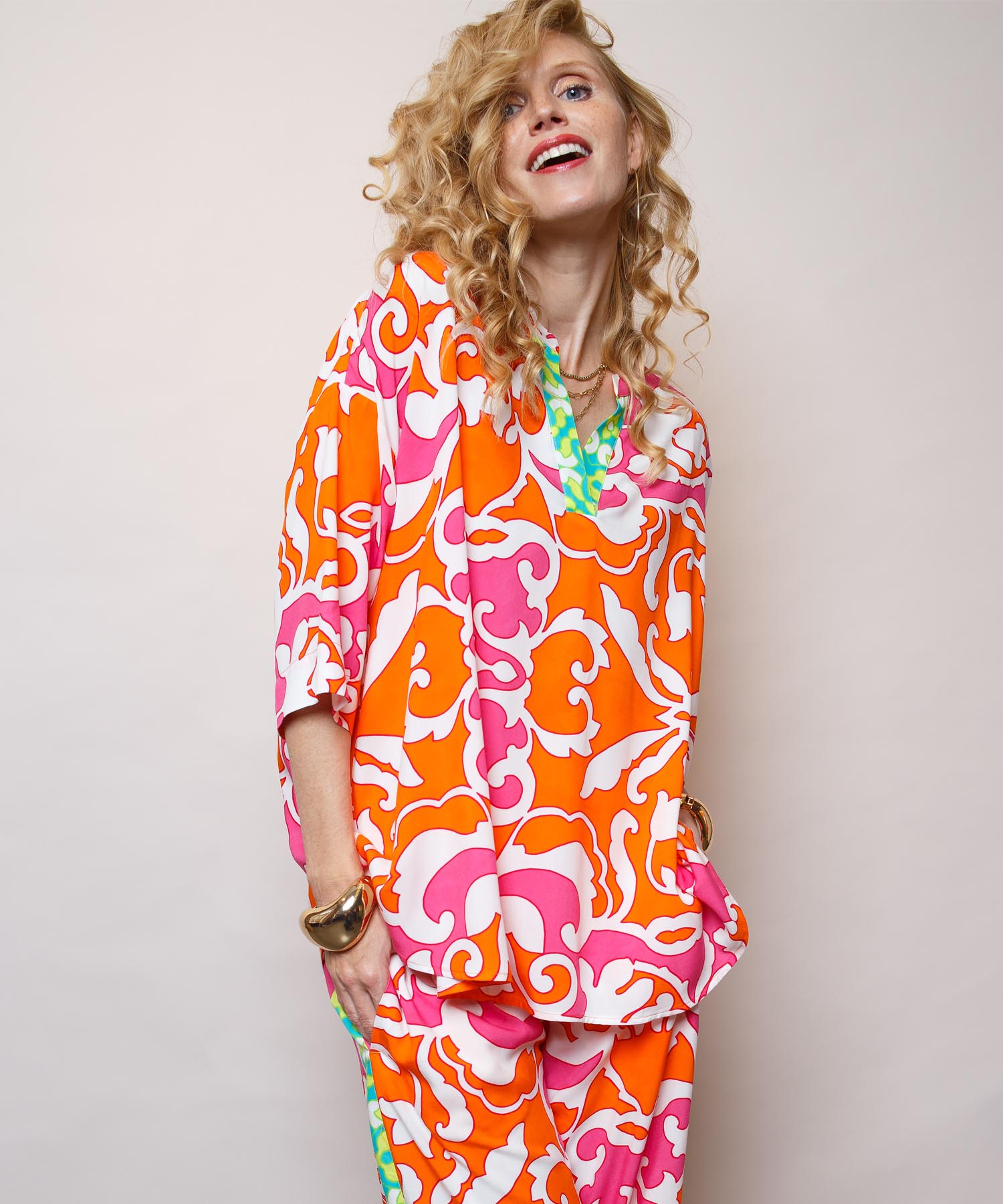 Emily van den Bergh sommerliche Shirtbluse im Bordürendruck