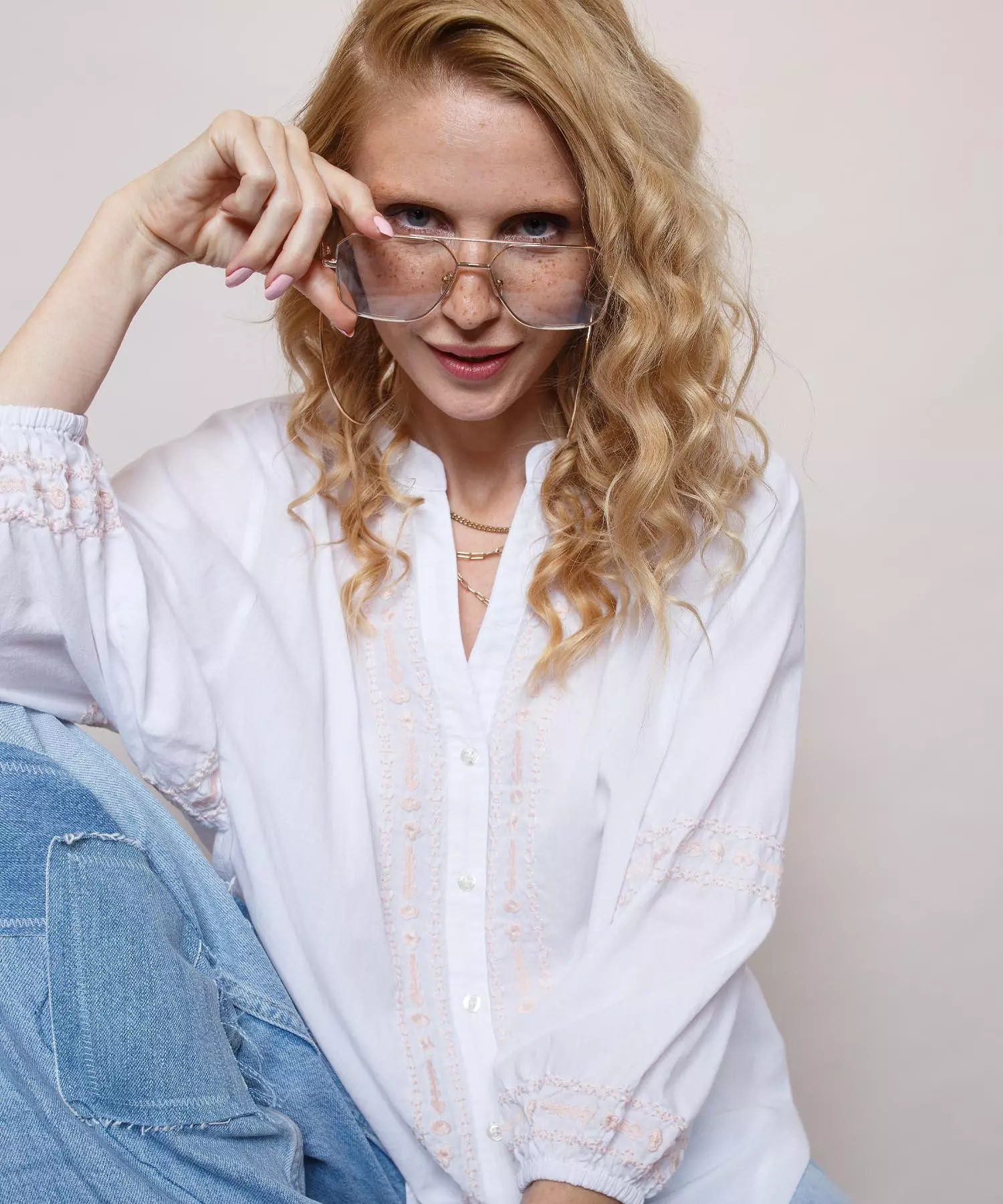 Emily van den Bergh lässige Bluse mit Stickerei