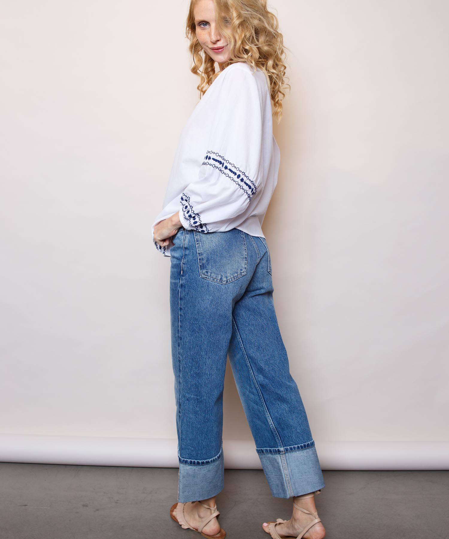 Emily van den Bergh Bluse mit Kontrast Stickerei aus Baumwolle