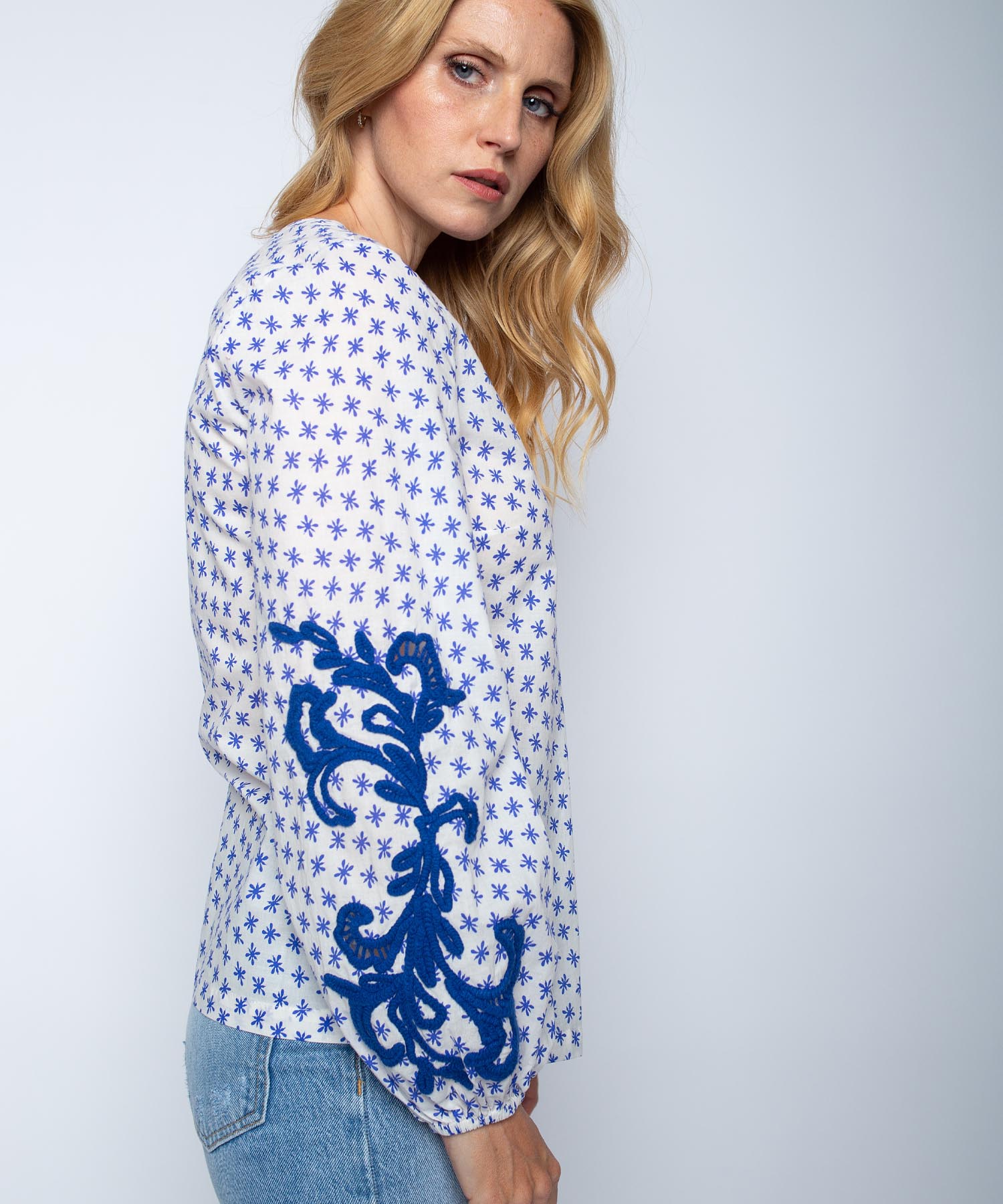 Emily van den Bergh Shirtbluse mit aufwendiger Garnstickerei