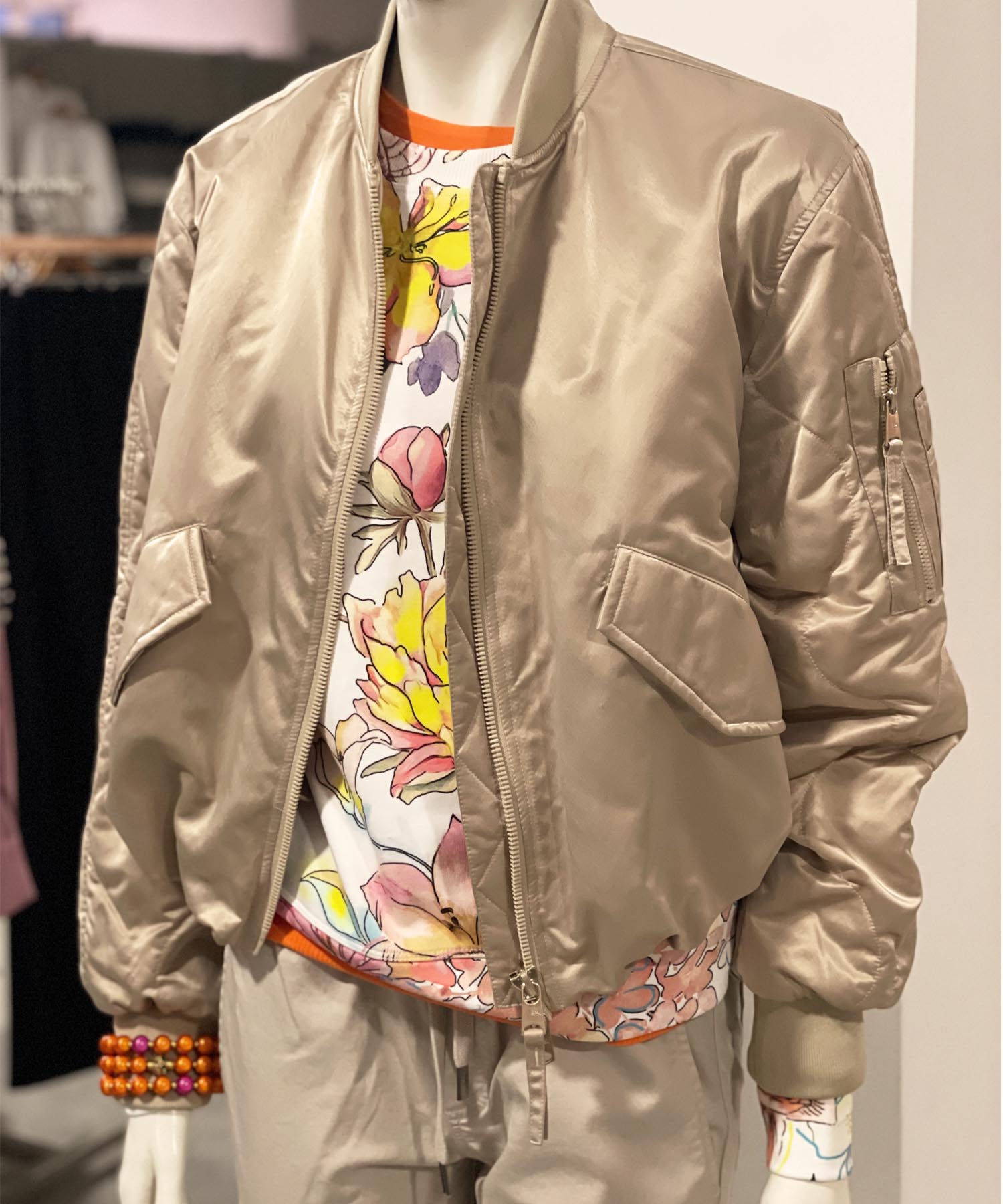 Beaumont wattierte Bomberjacke aus Satin in beige