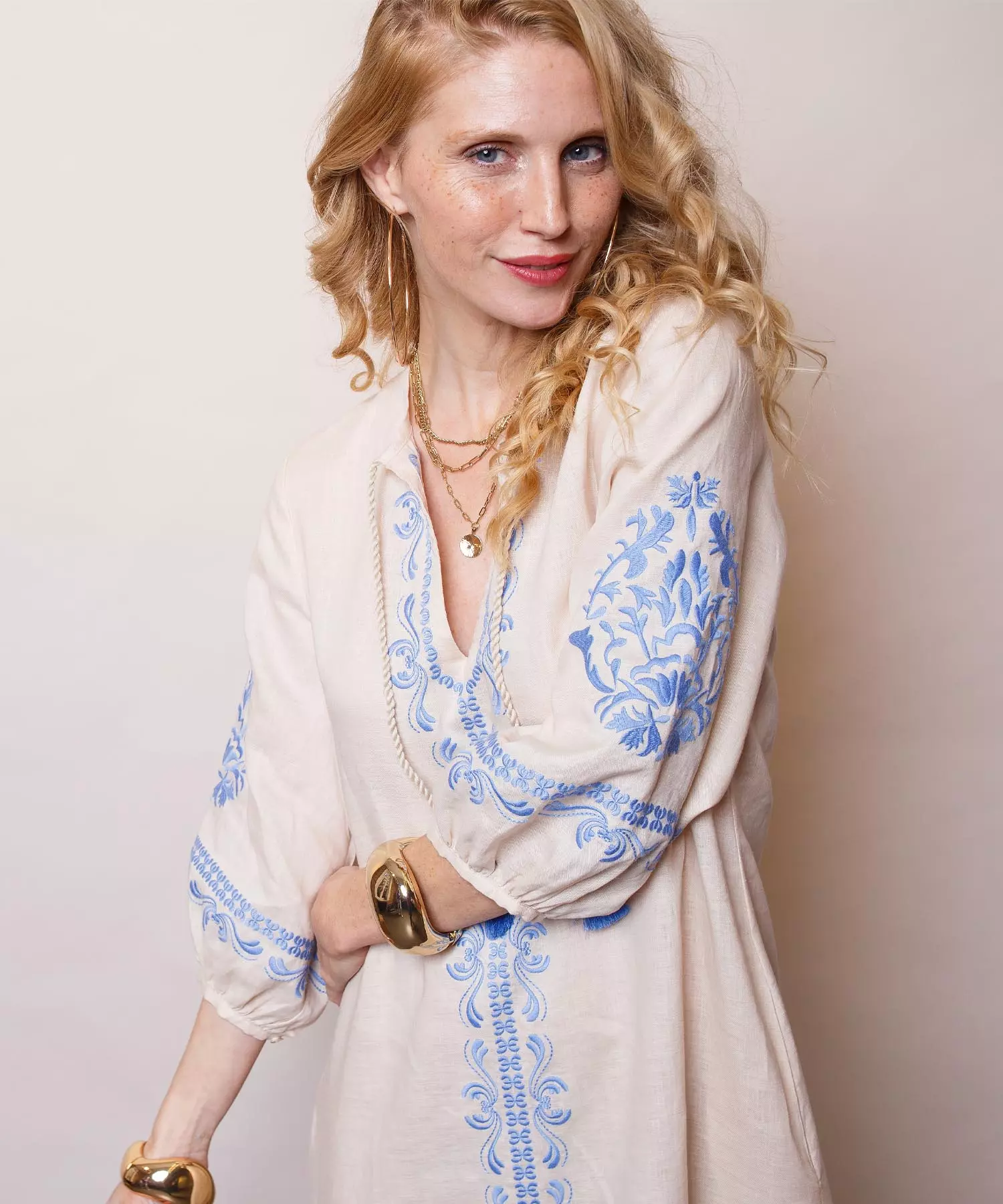 Emily van den Bergh sommerliches Kleid mit Stickerei aus Leinen