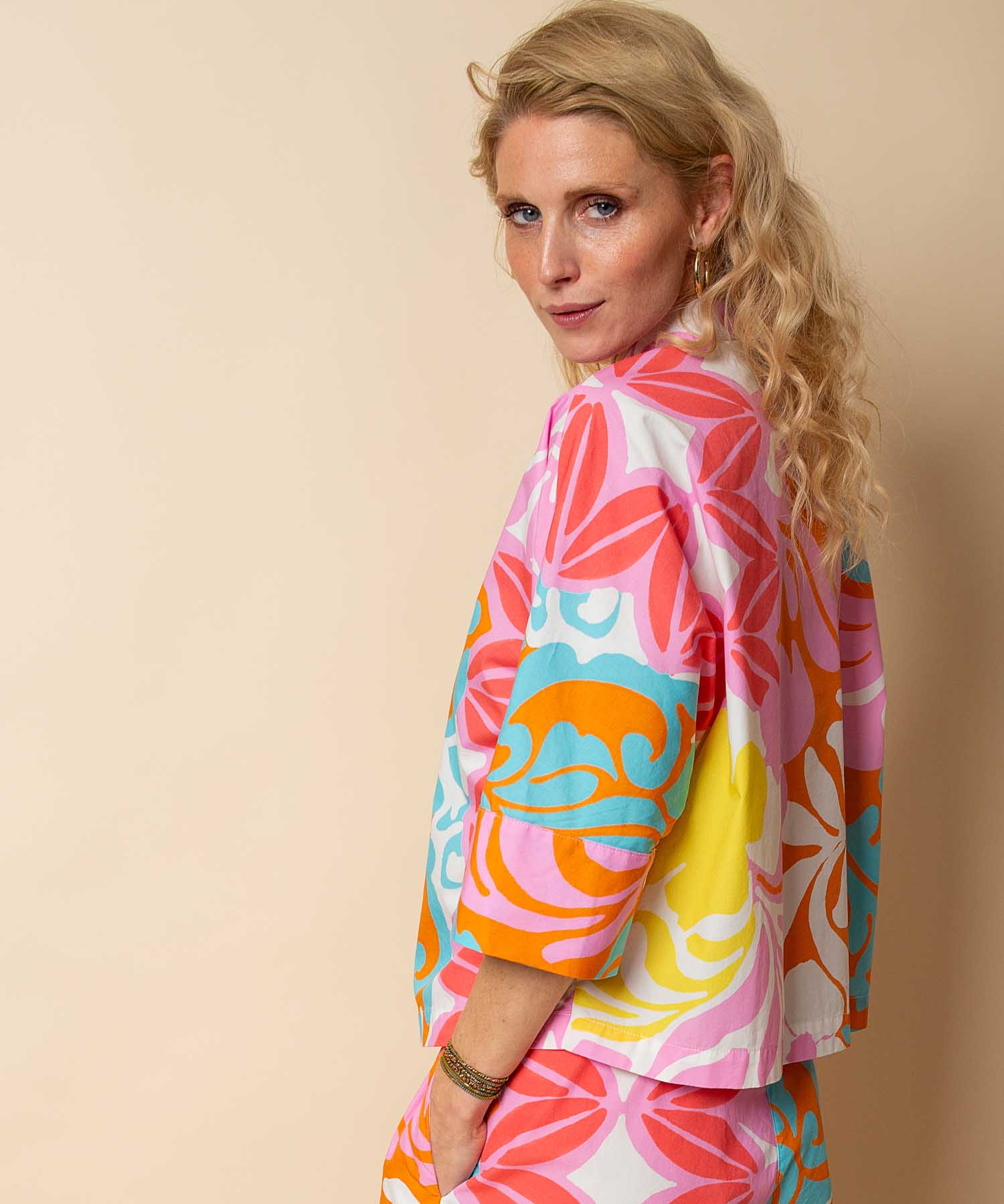 Emily van den Bergh Kurzarmbluse aus reiner Baumwolle im Retro Flower Print | Modehaus Wörmann