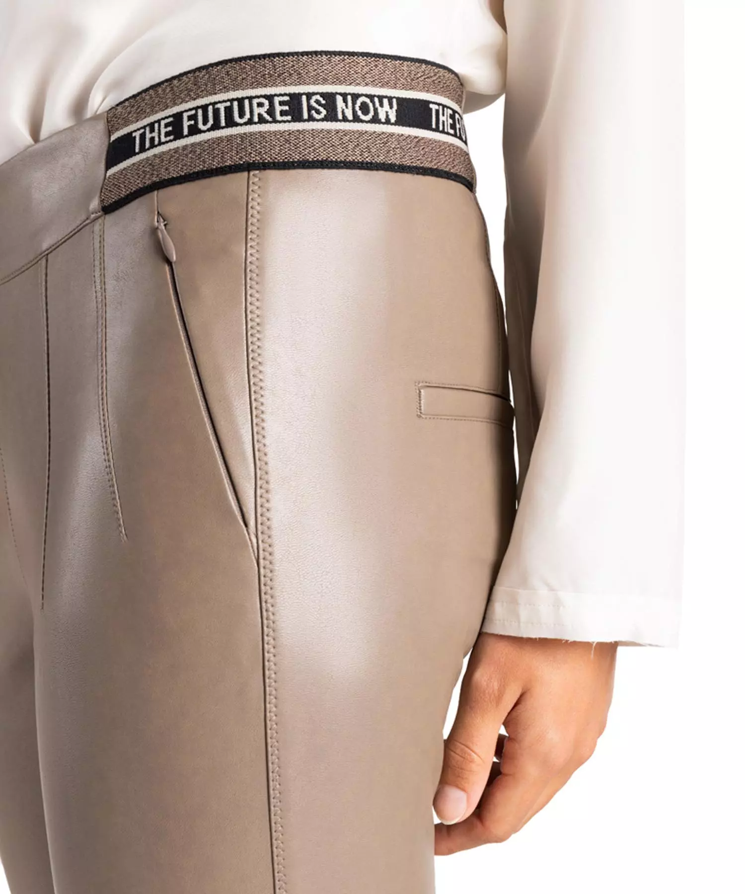 Hose Rave aus veganem Nappastretch von Cambio