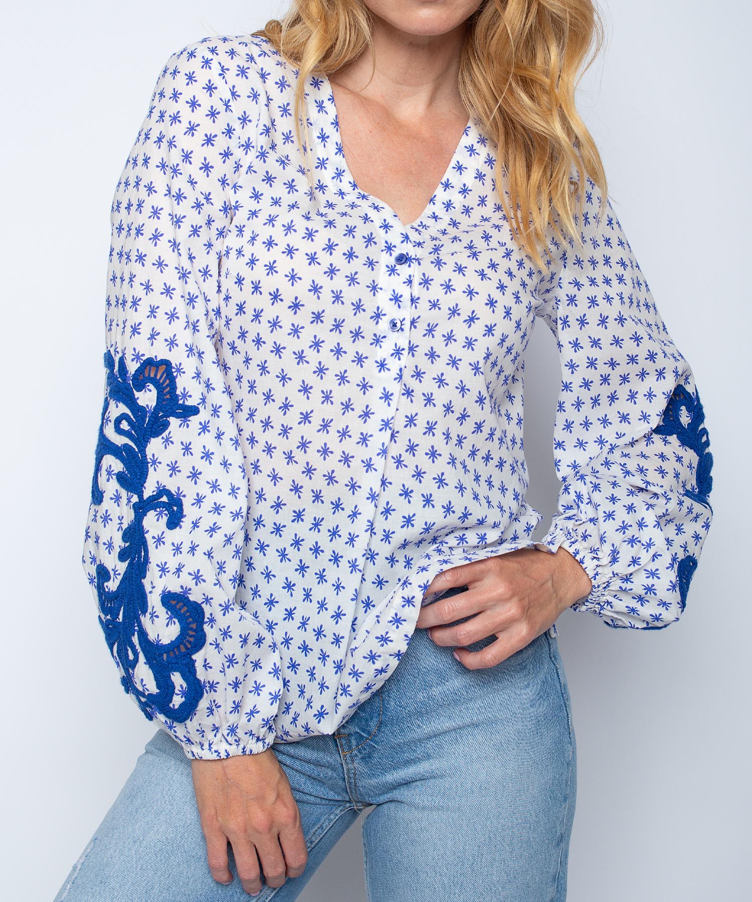 Emily van den Bergh Shirtbluse mit aufwendiger Garnstickerei