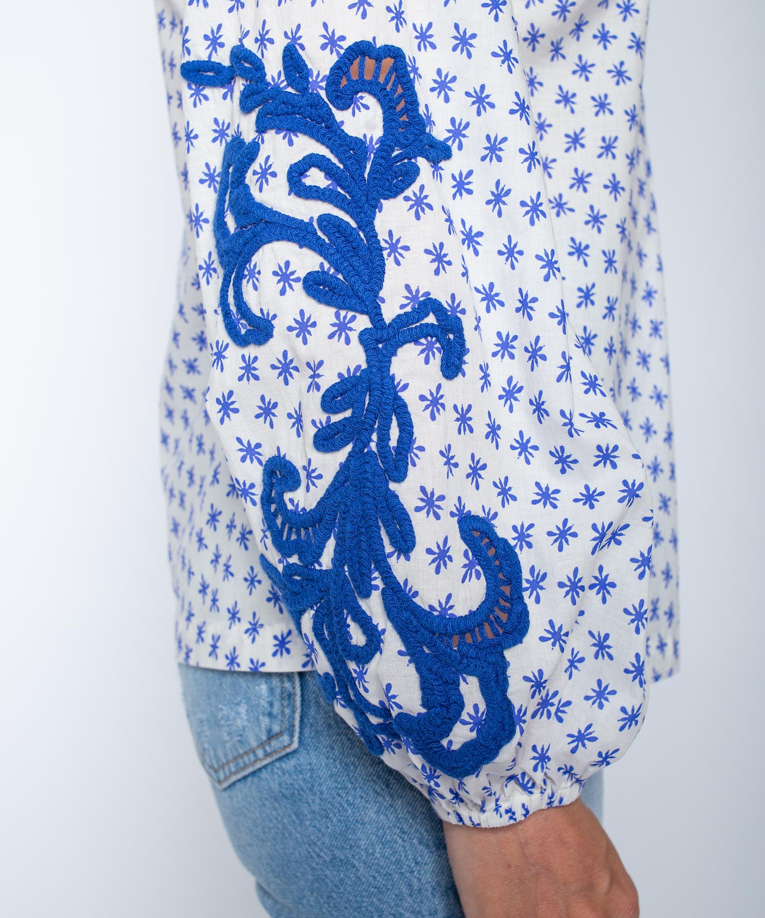 Emily van den Bergh Shirtbluse mit aufwendiger Garnstickerei