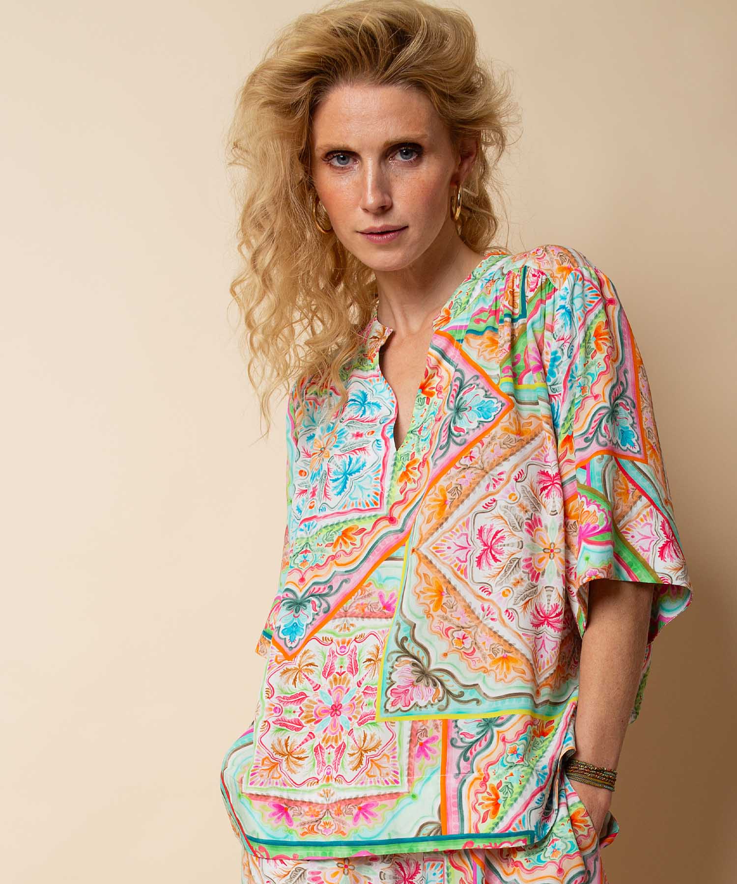 Emily van den Bergh Tunika Bluse aus reiner Viskose mit Multicolour Tuch Print | Modehaus Wörmann